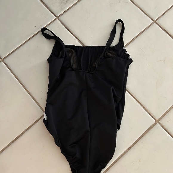 Miraclesuit Women’s Black and White Design One Piece - Picture 2 of 4